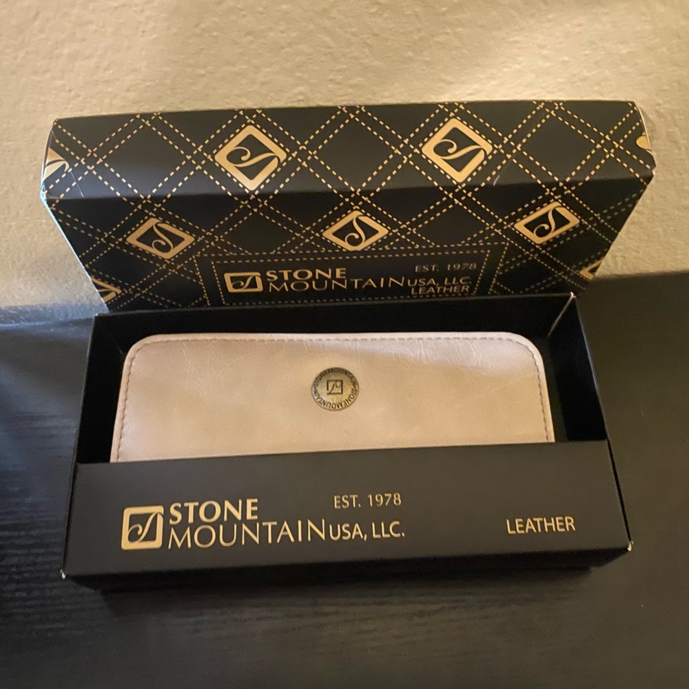 Real leather two tone cream/tan and black large Stone Mountain wallet